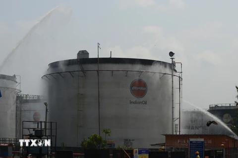 Một kho dự trữ dầu của Tập đoàn dầu Ấn Độ (IOC) ở Siliguri. (Ảnh: AFP/TTXVN)