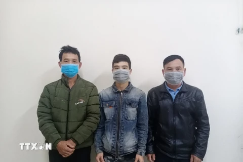 Nhóm đối tượng bị khởi tố vì có hành vi tấn công lực lượng bảo vệ rừng thuộc tổ công tác Trạm thực nghiệm lâm nghiệp Kon Hà Nừng (K'bang, Gia Lai). (Ảnh: TTXVN phát)
