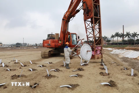 Các dự án Cao Bồ-Mai Sơn và Mai Sơn-Quốc lộ 45 đang được nhà thầu tích cực thi công để đảm bảo tiến độ. (Ảnh: Đức Phương/TTXVN)