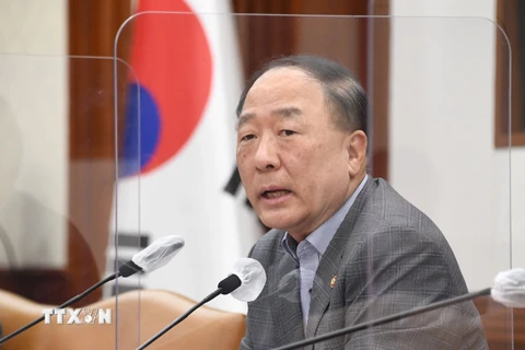 Phó Thủ tướng phụ trách kinh tế kiêm Bộ trưởng Chiến lược và Tài chính Hàn Quốc Hong Nam-ki phát biểu tại Hội nghị chiến lược kinh tế an ninh đối ngoại ở Seoul, ngày 7/11/2021. (Ảnh: Yonhap/TTXVN)