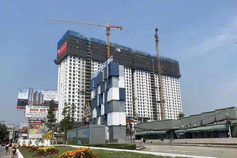 Dự án Roxana Plaza được xây dựng tại vị trí sát cổng chào Bình Dương, phường Vĩnh Phú, thành phố Thuận An. (Ảnh: TTXVN phát)