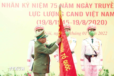 Lào trao tặng Huân chương cho tập thể, cá nhân của Bộ Công an Việt Nam