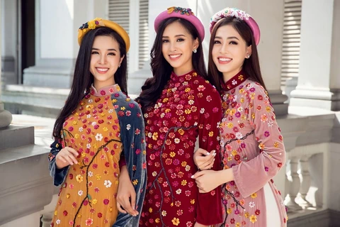 Top 3 Hoa hậu Việt Nam 2018 trong trang phục áo dài. (Ảnh: Chanh Nguyễn)