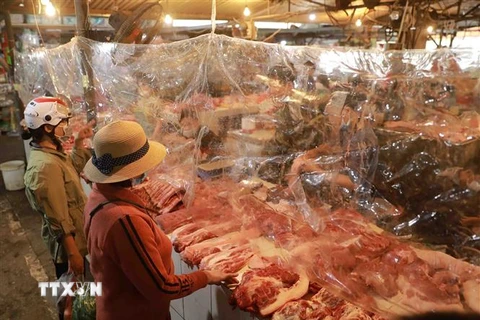 Thịt lợn bày bán ở chợ dân sinh tại Hà Nội. (Ảnh: Vũ Sinh/TTXVN)