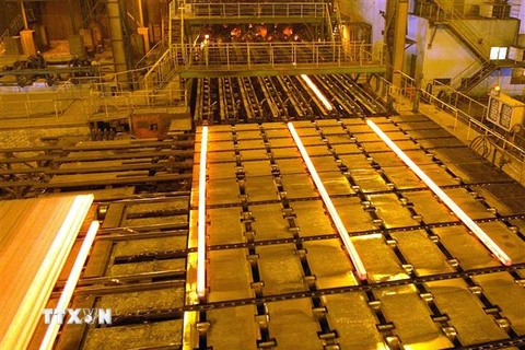 Thép được sản xuất tại một nhà máy ở Incheon, Hàn Quốc. (Ảnh: AFP/TTXVN)