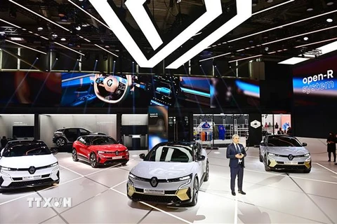 Ôtô của hãng Renault được giới thiệu tại Triển lãm ôtô quốc tế ở Munich, Đức. (Ảnh: AFP/TTXVN)