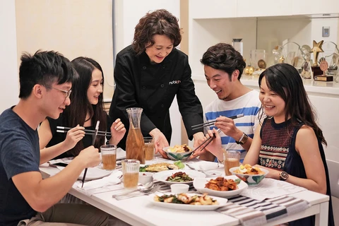MobiChef quy tụ những đầu bếp ngôi sao để nấu những món ăn riêng cho khách hàng nên cũng rất coi trọng kỹ năng giao tiếp của họ. (Nguồn: startupbeat.hkej)