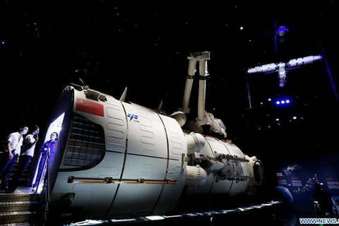 Hình ảnh mô hình modul lõi trạm vũ trụ Tianhe của Trung Quốc được trưng bày tại Bảo tàng Thiên văn Thượng Hải ngày 5/7/20211. (Ảnh: Tân Hoa xã)