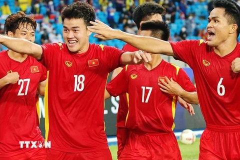 Các cầu thủ U23 Việt Nam ăn mừng bàn thắng mở tỷ số, cũng là bàn thắng duy nhất của trận đấu từ pha đánh đầu hiểm hóc của Trần Bảo Toàn ở phút 45+1. (Ảnh: VFF/TTXVN phát)