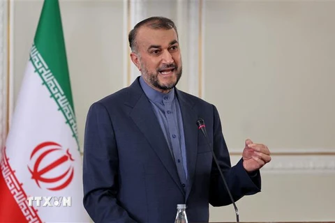 Ngoại trưởng Iran Hossein Amir Abdollahian tại cuộc họp báo ở Tehran, Iran. (Ảnh: AFP/TTXVN)