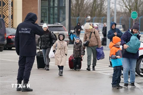 Người tị nạn Ukraine sơ tán tới Palanca,Moldova, ngày 2/3/2022. (Ảnh: THX/TTXVN)