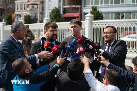 Các nhà đàm phán Ukraine phát biểu với báo giới sau cuộc đàm phán với phái đoàn Nga tại Istanbul, Thổ Nhĩ Kỳ, ngày 29/3/2022. (Ảnh: AFP/TTXVN)