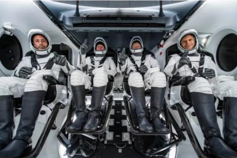Phi hành đoàn sẽ dành 20,5 giờ trên quỹ đạo trong tàu vũ trụ Crew Dragon trước khi cập bến ISS. (Nguồn: Space X)