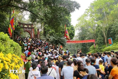 Sáng 10/4, ước tính có hơn 200.000 đồng bào khắp cả nước về dự Lễ giỗ Tổ Hùng Vương tại Phú Thọ. (Ảnh: Trung Kiên/TTXVN)