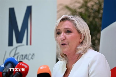 Ứng viên Tổng thống của đảng cực hữu ở Pháp Marine Le Pen trong cuộc họp báo công bố chính sách ngoại giao trước thềm vòng hai cuộc bầu cử Tổng thống Pháp, tại Paris, ngày 13/4/2022. (Ảnh: AFP/TTXVN)