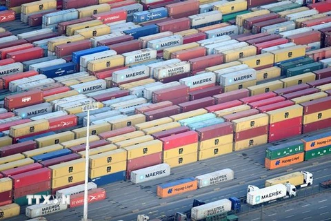 Hàng hoá tại cảng container ở Hamburg (Đức). (Ảnh: Reuters/TTXVN)