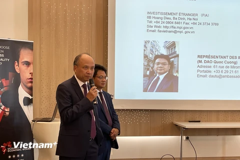 Đại sứ Đinh Toàn Thắng, cùng các đại diện đầu tư và thương mại đã trả lời nhiều câu hỏi của các doanh nhân Monaco muốn tìm hiểu thị trường Việt Nam. (Ảnh : Thu Hà/Vietnam+))