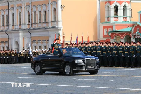 Quang cảnh lễ duyệt binh trên Quảng trường Đỏ ở thủ đô Moskva, Liên bang Nga. (Ảnh: Trần Hiếu/TTXVN)