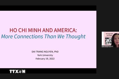 Tiến sỹ Nguyễn Đài Trang và bài thuyết trình tại cuộc Hội thảo trực tuyến về các tác phẩm chống phân biệt chủng tộc của Chủ tịch Hồ Chí Minh ngày 19/2. (Ảnh: Trương Trung Dũng/TTXVN)