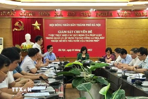 Đoàn giám sát số 1 của HĐND thành phố Hà Nội làm việc với UBND quận Thanh Xuân. (Ảnh: Tuyết Mai/TTXVN)