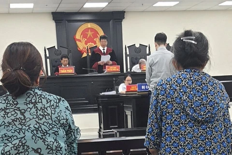 Chủ toạ phiên toà công bố bản án với Nguyễn Như Ý. (Nguồn: laodong.vn)