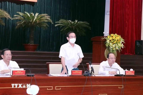 Ông Nguyễn Văn Nên, Ủy viên Bộ Chính trị, Bí thư Thành ủy Thành phố Hồ Chí Minh chỉ đạo hội nghị. (Ảnh: Xuân Khu/TTXVN)