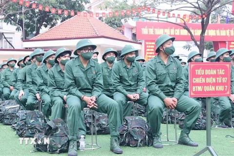 Các thanh niên ưu tú của Thành phố Hồ Chí Minh sẵn sàng lên đường thực hiện nghĩa vụ quân sự năm 2022. (Ảnh: Xuân Khu/TTXVN)