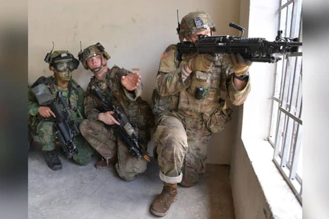 Lực lượng Vũ trang Singapore (SAF) và các binh sỹ Mỹ tham gia tập trận. (Nguồn: channelnewsasia.com)