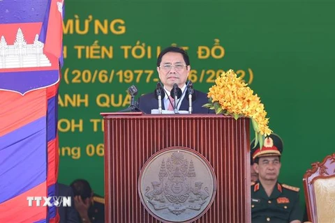 Thủ tướng Phạm Minh Chính phát biểu tại Lễ kỷ niệm 45 năm “Con đường tiến tới đánh đổ chế độ diệt chủng Pol Pot” của Thủ tướng Campuchia Hun Sen. (Ảnh: Dương Giang/TTXVN)