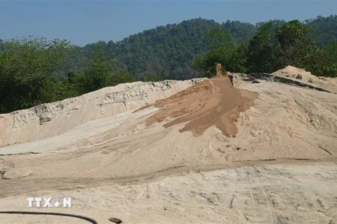 Khai thác cát tại sông Krông Nô. Đắk Nông. (Ảnh minh họa: Ngọc Minh/TTXVN)