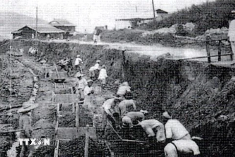 Người dân bị cưỡng bức lao động dưới thời đế quốc Nhật Bản đô hộ Hàn Quốc (1910-1945). (Ảnh: YONHAP/TTXVN)