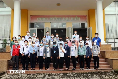 Các tình nguyện viên là Linh mục, tu sỹ, đồng bào Công giáo sẵn sàng lên đường tham gia công tác hỗ trợ tuyến đầu chống dịch tại Bệnh viện Dã chiến số 1 (quận 7, Thành phố Hồ Chí Minh) tháng 9/2021. (Ảnh: Xuân Khu/TTXVN)