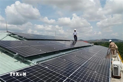 Một công trình điện Mặt Trời mái nhà tại Gia Lai. (Ảnh: Hoài Nam/TTXVN)