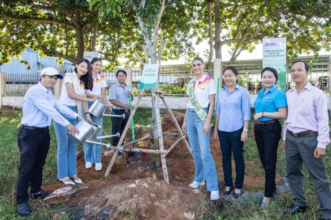 Hoa hậu Trái đất chung tay cùng NovaGroup trồng cây xanh ở Phan Thiết