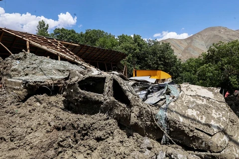 Sự tàn phá sau trận lụt ở Firuzkuh, phía đông Tehran, Iran ngày 30/7. (Nguồn: Reuters)