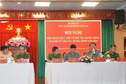 Lãnh đạo Công an TP Hồ Chí Minh và các Phòng nghiệp vụ giải đáp các ý kiến của người dân, doanh nghiệp. (Nguồn: cand.com.vn)
