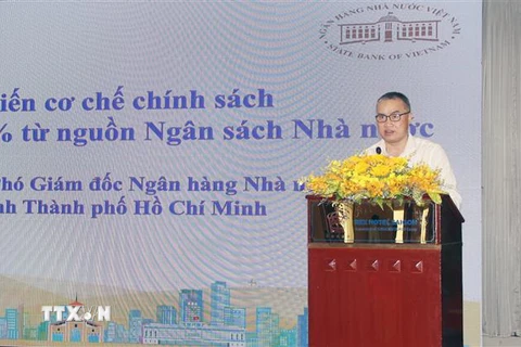 Ông Nguyễn Đức Lệnh, Phó giám đốc Ngân hàng Nhà nước Việt Nam Chi nhánh TP. Hồ Chí Minh cập nhật việc triển khai Nghị định 31/2022/NĐ-CP. (Ảnh: Mỹ Phương/TTXVN)