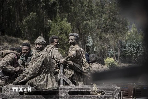  Lực lượng phòng vệ quốc gia Ethiopia được triển khai tại khu vực Shewa Robit, ngày 5/12/2021. (Ảnh: AFP/TTXVN)