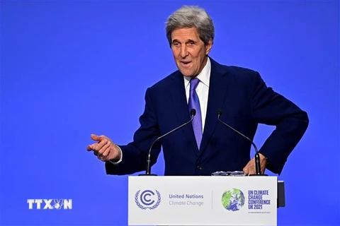 Đặc phái viên Mỹ về biến đổi khí hậu John Kerry tại cuộc họp báo ở Glasgow, Anh, ngày 13/11/2021. (Ảnh: AFP/TTXVN)