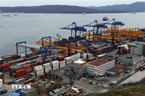 Cảng hàng hóa Vladivostok ở vùng viễn Đông nước Nga. (Ảnh: AFP/TTXVN)