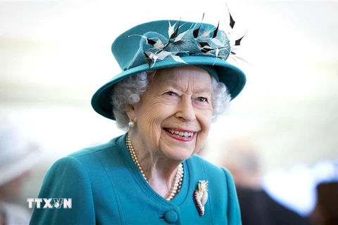 Nữ Hoàng Elizabeth II trong chuyến thăm Trường đại học Edinburgh ở Scotland ngày 1/7/2021. (Ảnh: AFP/TTXVN)