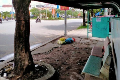 Hiện trạng một trạm dừng xe buýt trên đường 30/4, quận Ninh Kiều, thành phố Cần Thơ. (Nguồn: baogiaothong.vn)
