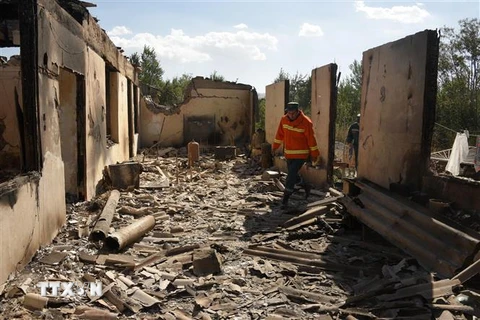 Một ngôi nhà bị phá hủy trong cuộc đụng độ giữa các lực lượng Armenia và Azerbaijan, tại Sotk, Armenia, ngày 14/9/2022. (Ảnh: AFP/TTXVN)
