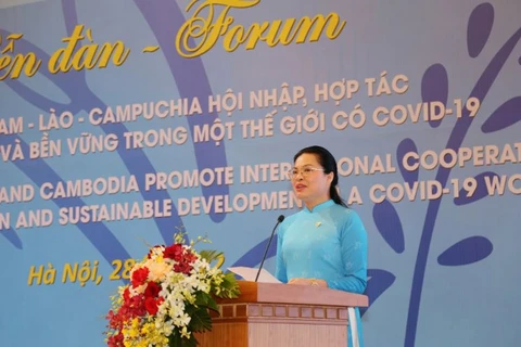 Bà Hà Thị Nga, Ủy viên Trung ương Đảng, Chủ tịch Hội LHPN Việt Nam phát biểu khai mạc Diễn đàn (Ảnh: phunuvietnam.vn)
