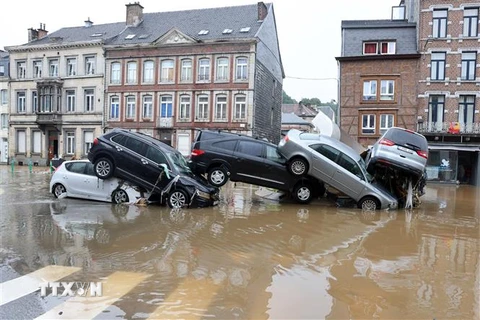 Cảnh ngập lụt do mưa lớn tại thành phố Verviers, Bỉ ngày 15/7/2021. (Ảnh: AFP/TTXVN)