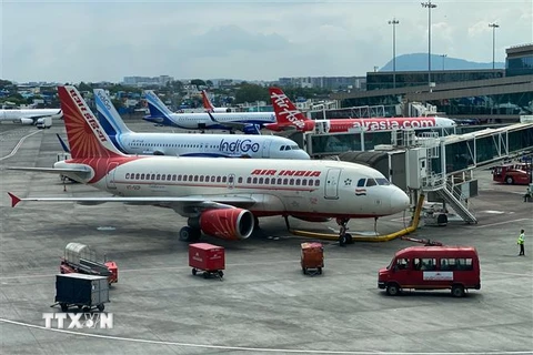 Máy bay tại sân bay ở Mumbai, Ấn Độ. (Ảnh: AFP/TTXVN)