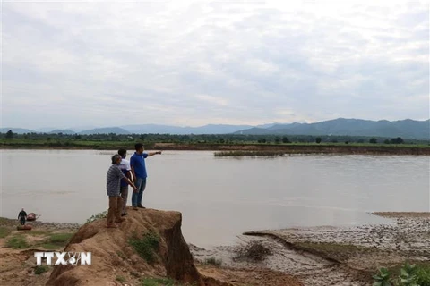 Hàng trăm ha đất của người dân xã Chư Rcăm, huyện Krông Pa (Gia Lai) bị cuốn trôi hằng năm do ảnh hưởng của sông Ba. (Ảnh: Hồng Điệp/TTXVN)