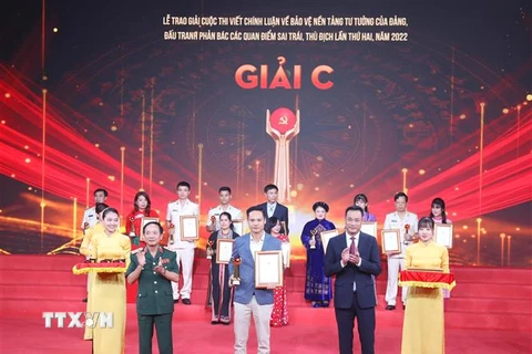 Tác giả Nguyễn Quốc Huy (Thông tấn xã Việt Nam) nhận giải C cuộc thi. (Ảnh: Phương Hoa/TTXVN)