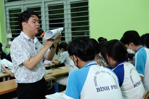 Thầy giáo Trương Chấn Sang hiện đang tham gia giảng dạy tại tại Trung tâm hoạt động thanh niên tỉnh Bình Dương. (Nguồn: Vietnam+)