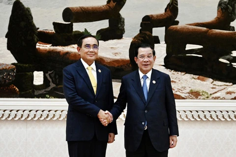 Thủ tướng Campuchia Samdech Techo Hun Sen (phải) và người đồng cấp Thái Lan Prayut Chan-o-cha. (Nguồn: cpp.org.kh)